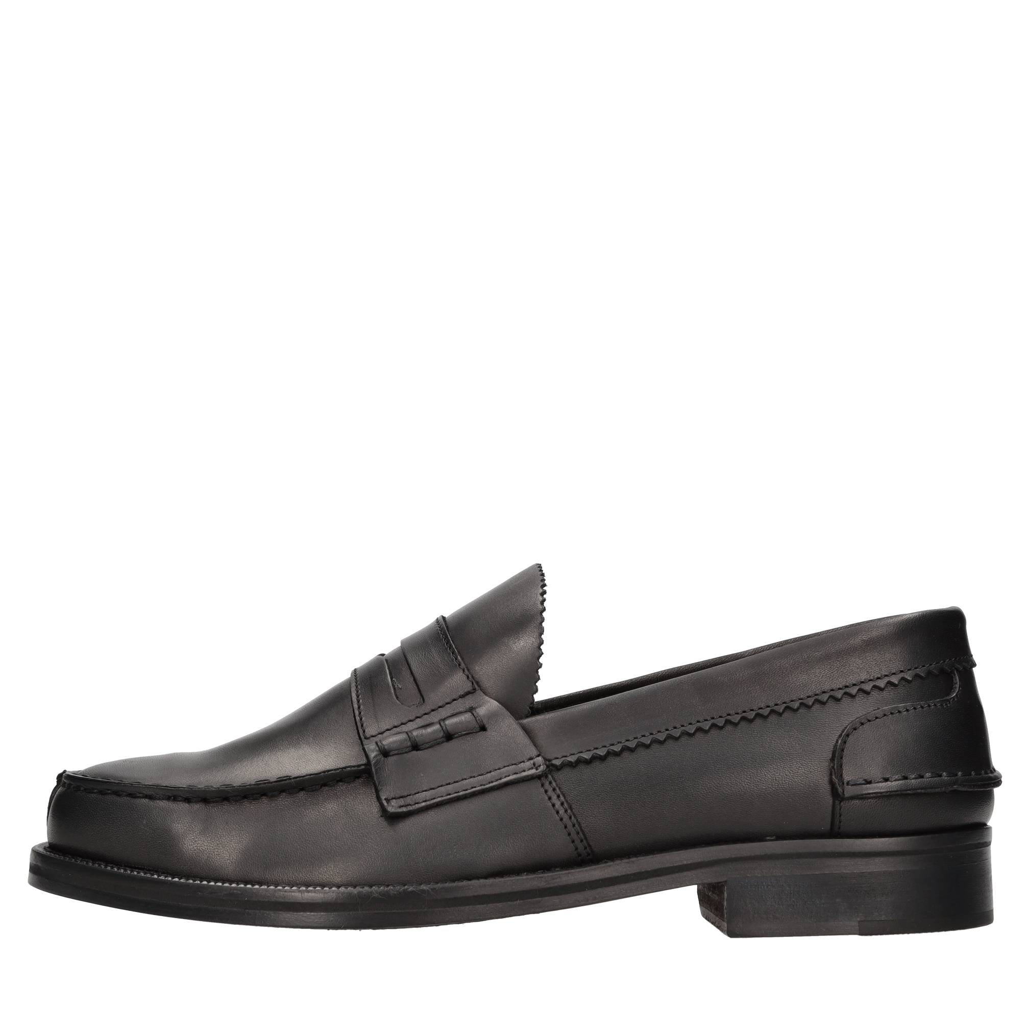 Saxone Zapatos bajos Negro