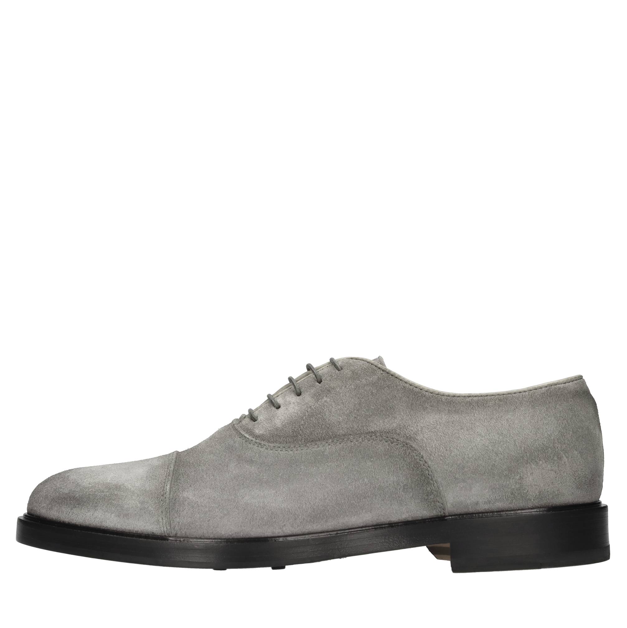 Corvari Lage schoenen Grijs
