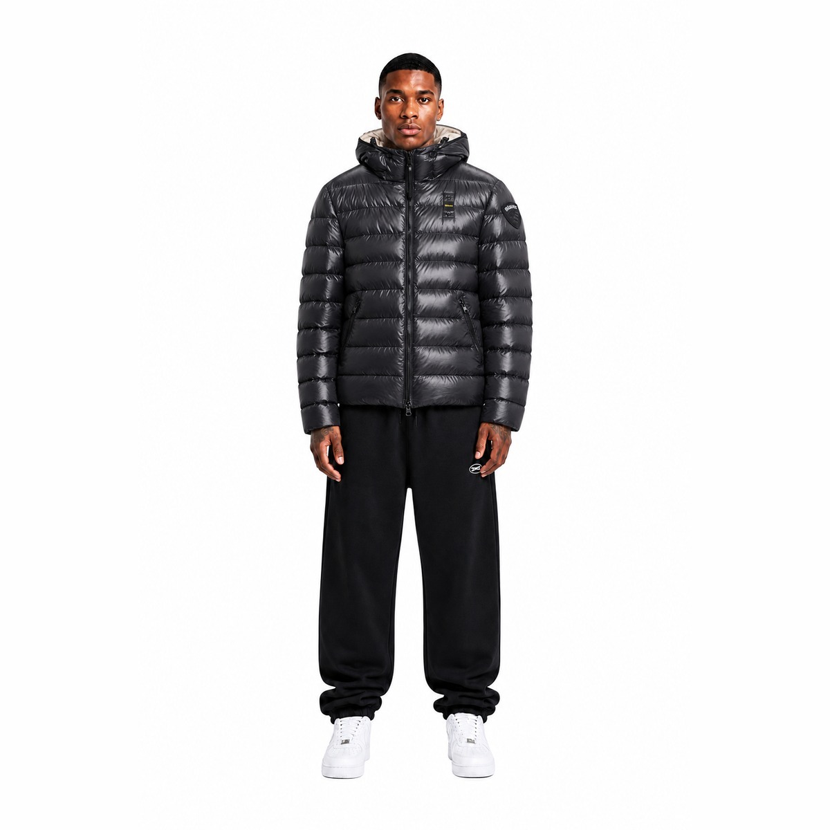 Blauer Vestes noires