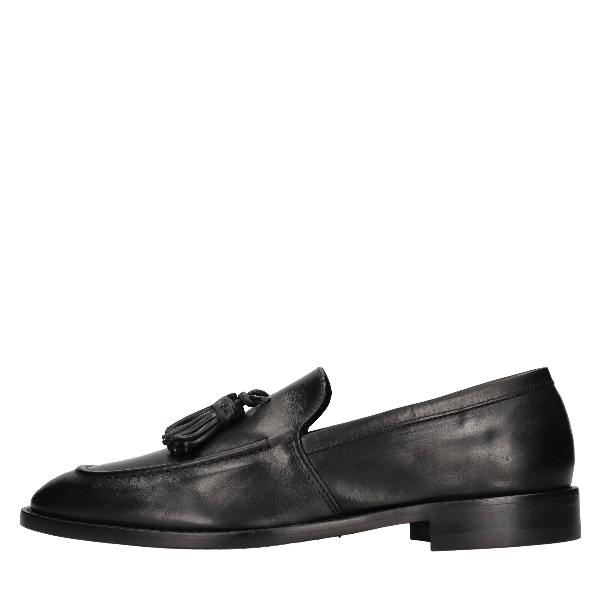 BOEMOS Flat shoes Black