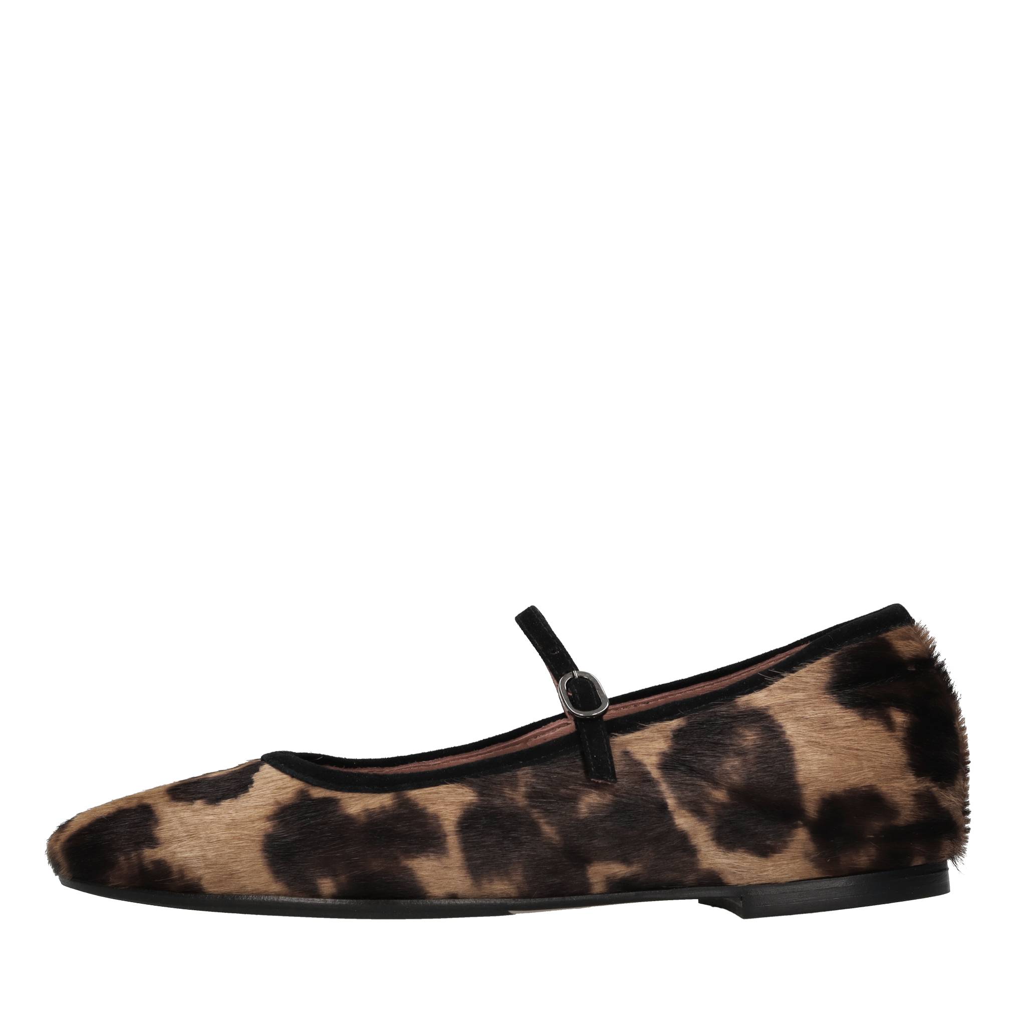 LORENA PAGGI Flat shoes Brown