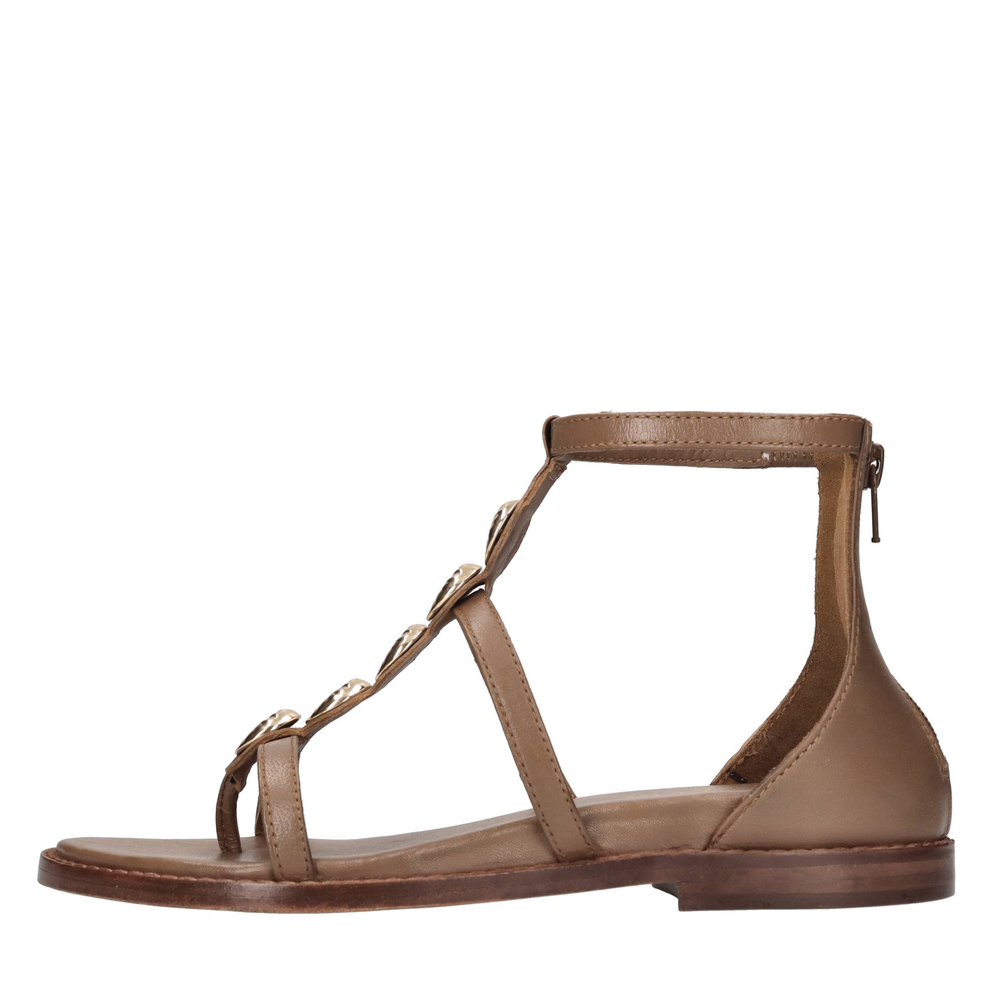 Emanuelle Vee Niedrige Schuhe Braun