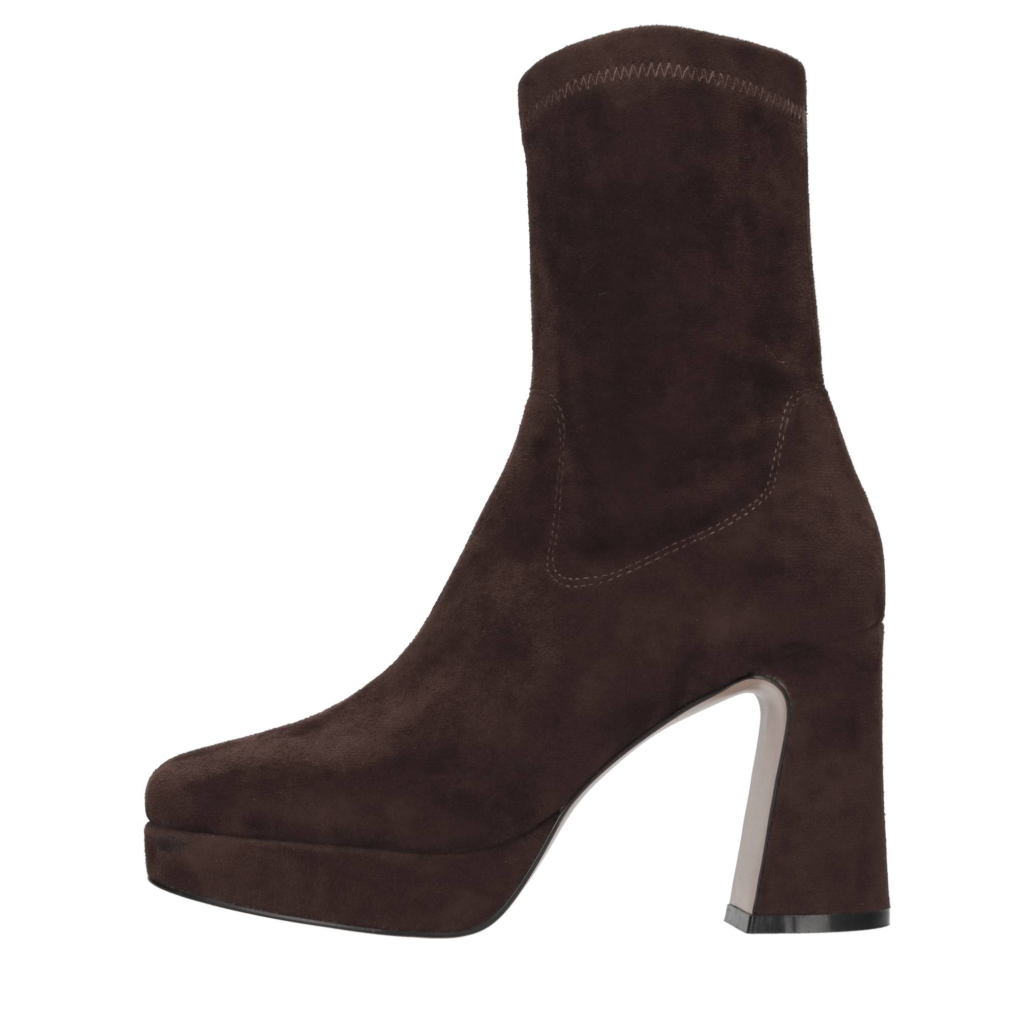 Emanuelle Vee Moro Kopfstiefel