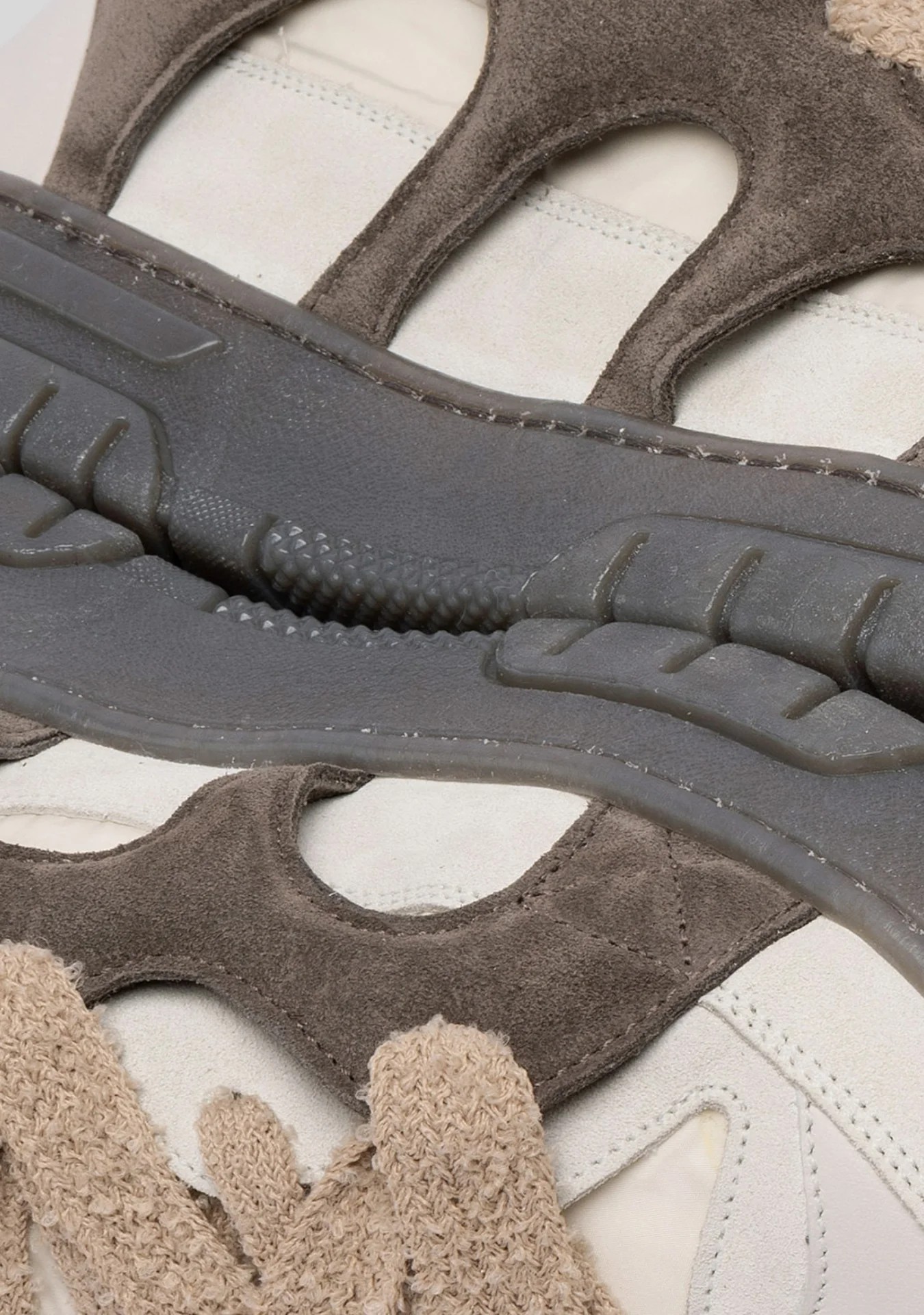Santha Model 1 Contrast Sneakers in Camoscio Marrone