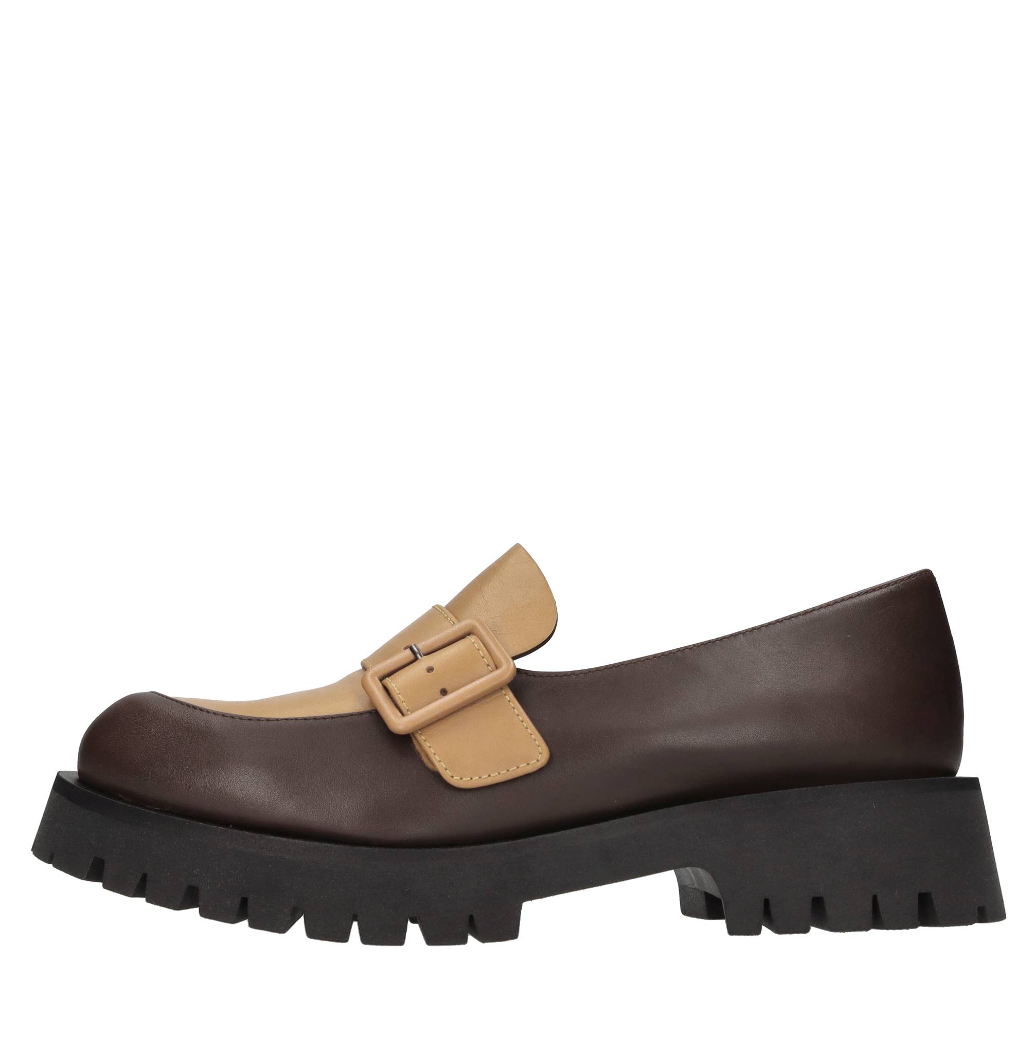 Chie Mihara Lage schoenen Bruin