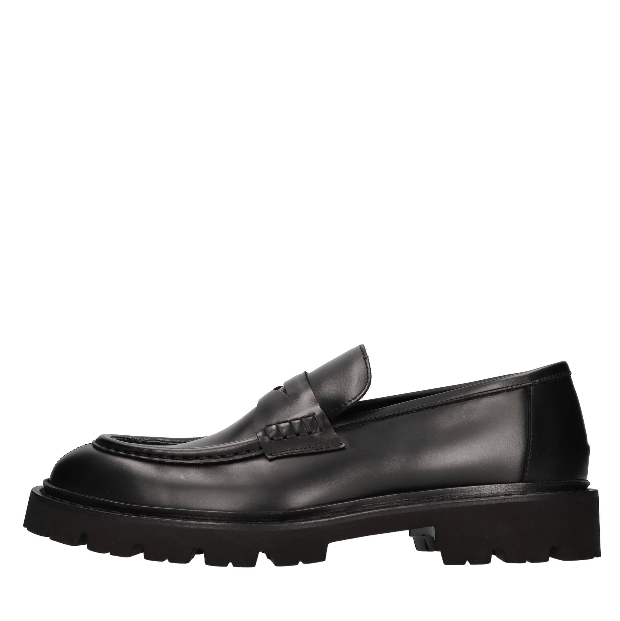 CERBERO Flat shoes Black
