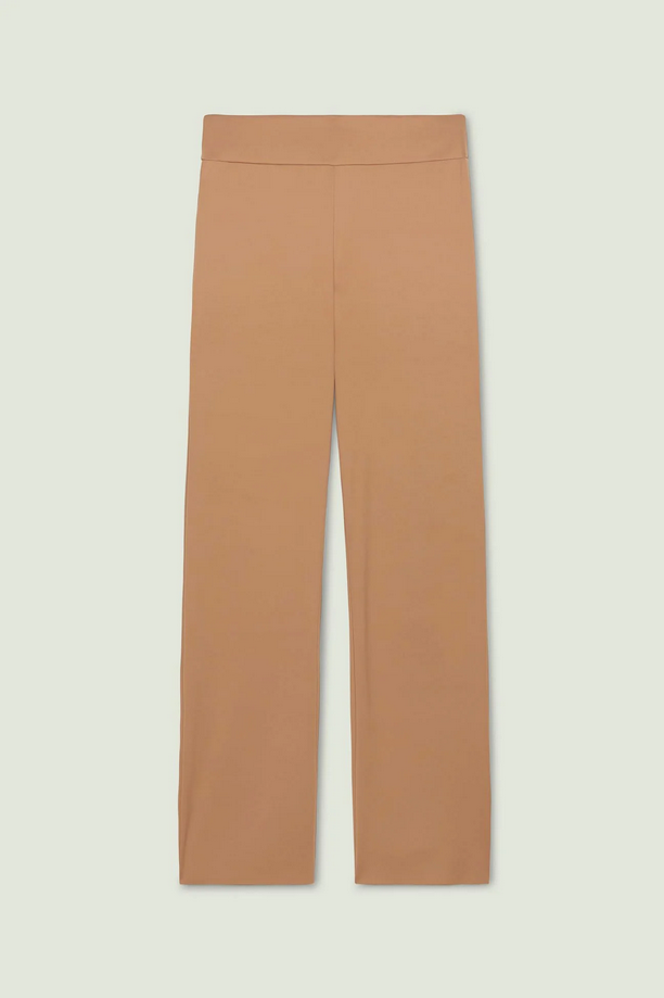 broek trekken op vrouw kameel