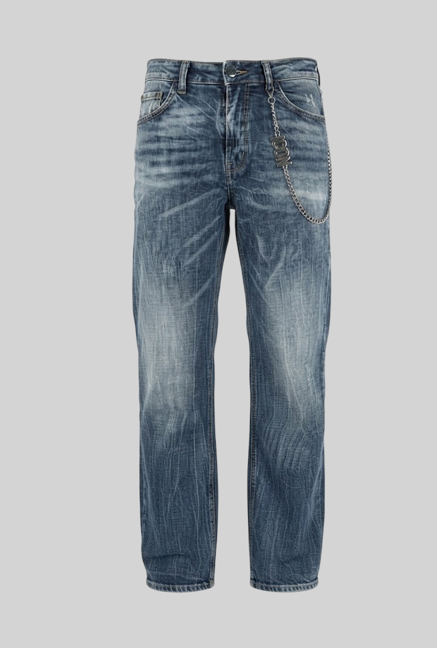 jeans met donkerblauw achter logo