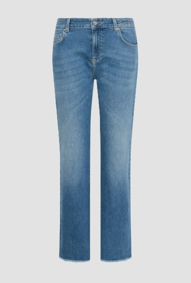 jeans met blush achtergrond vrouw blauw