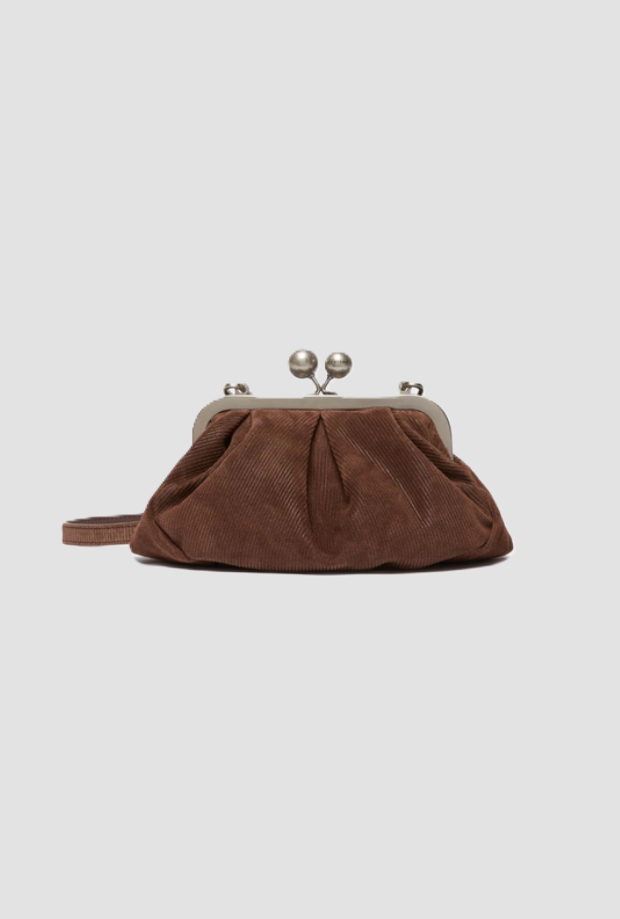 kleine tas in fluweel vrouw chocolade