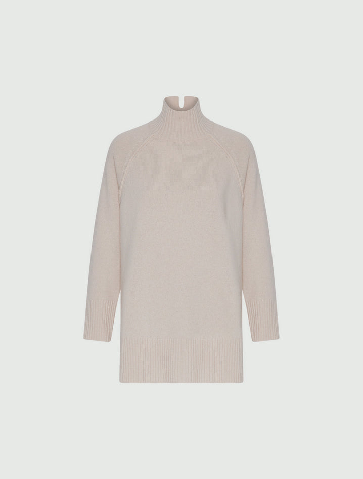 knit woman cream