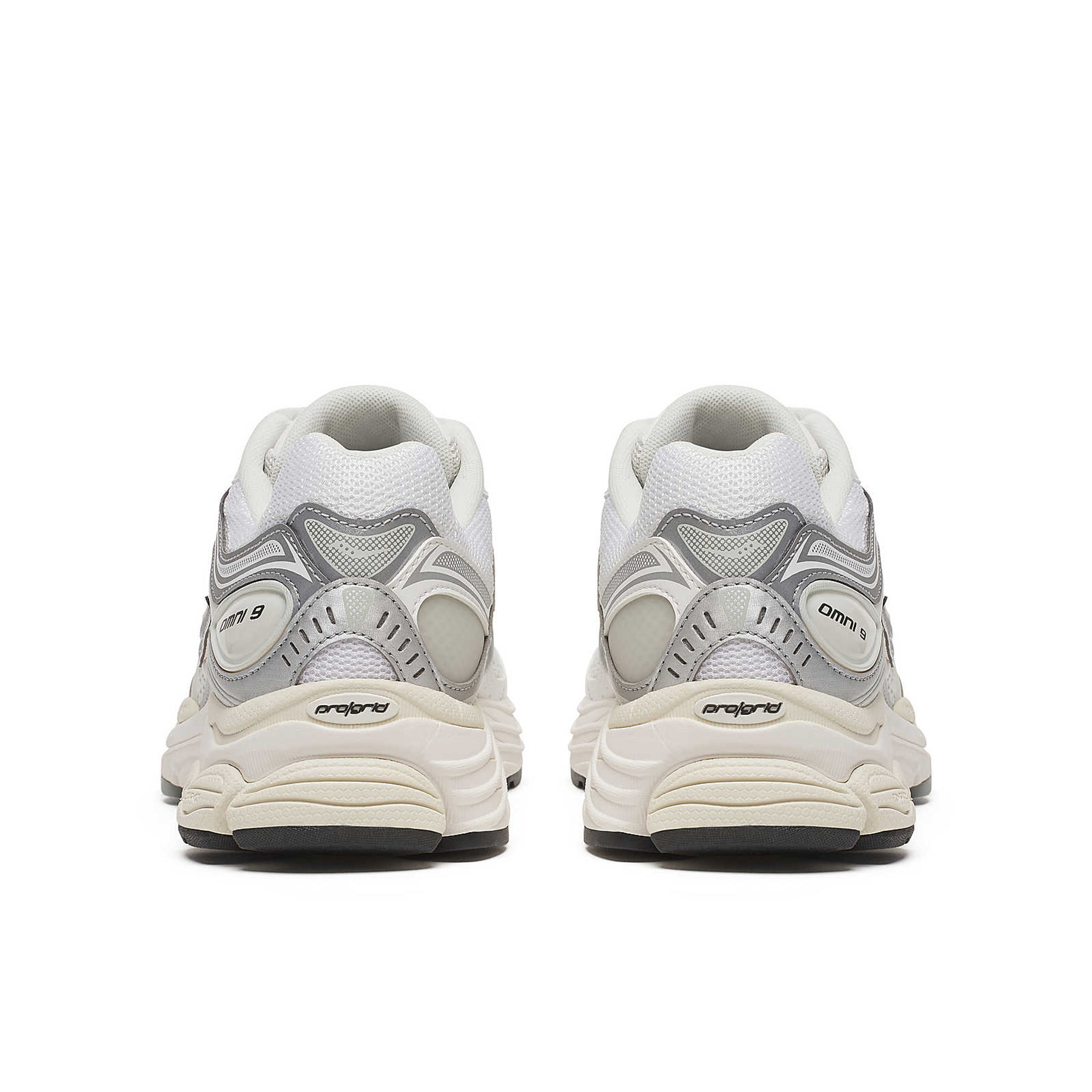 Omni 9 baskets Femme Saucony S70832-6 Blanc-argent