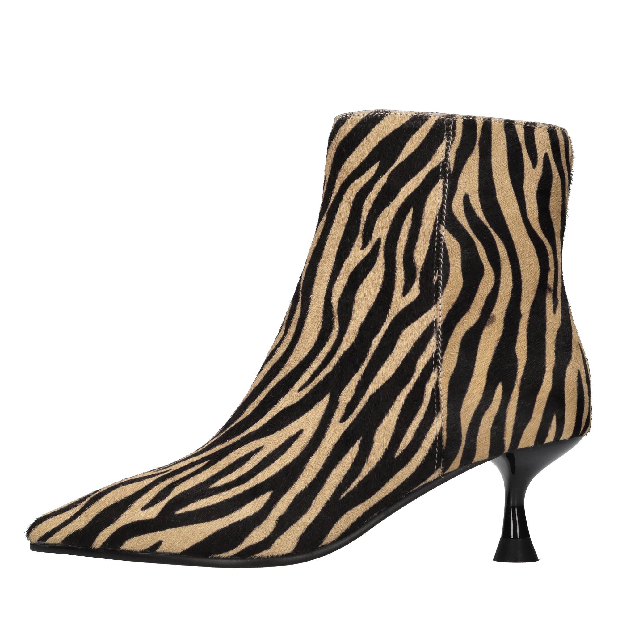 Apepazza Boots In Neutral