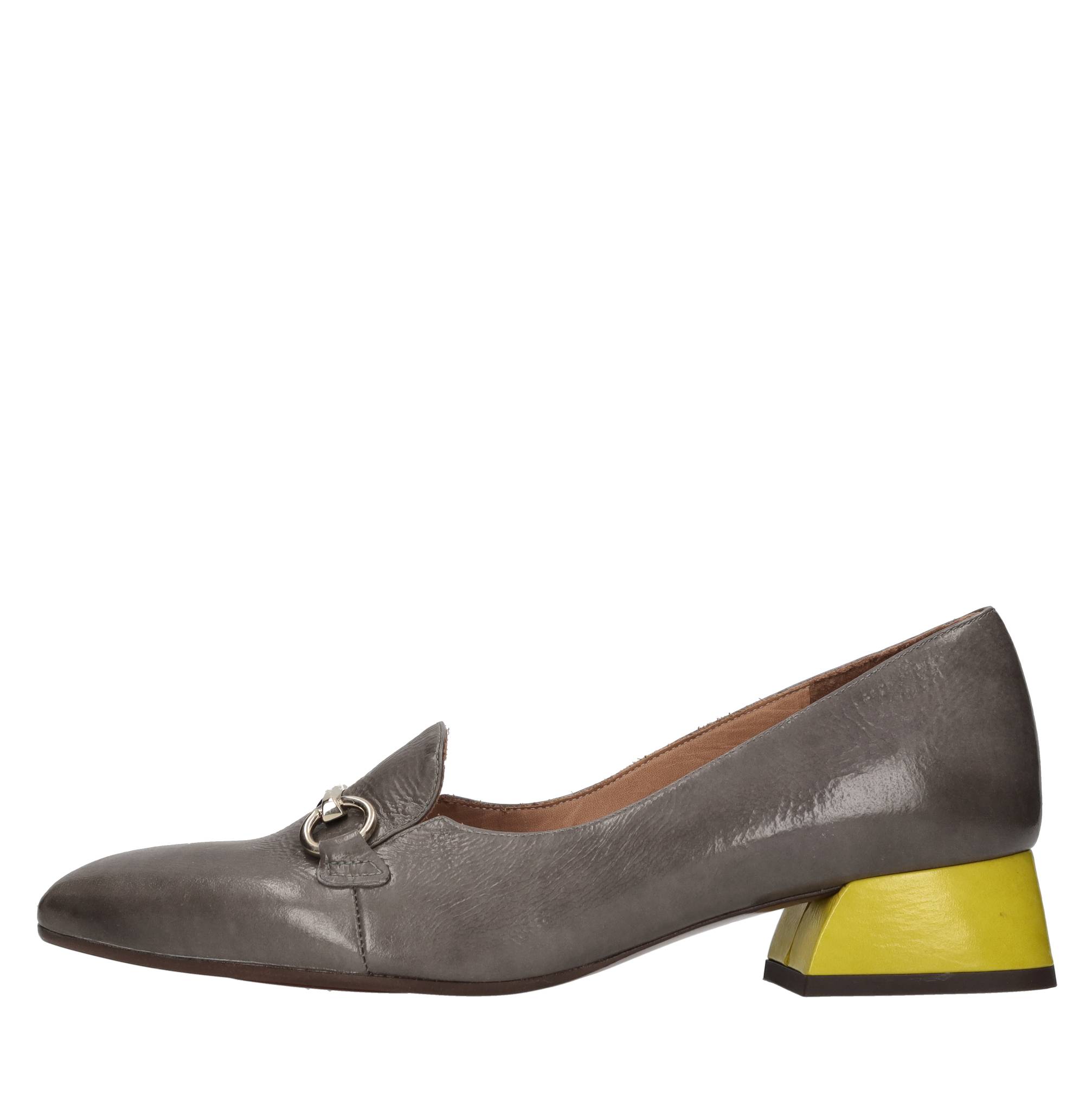 Chie Mihara Lage schoenen Grijs