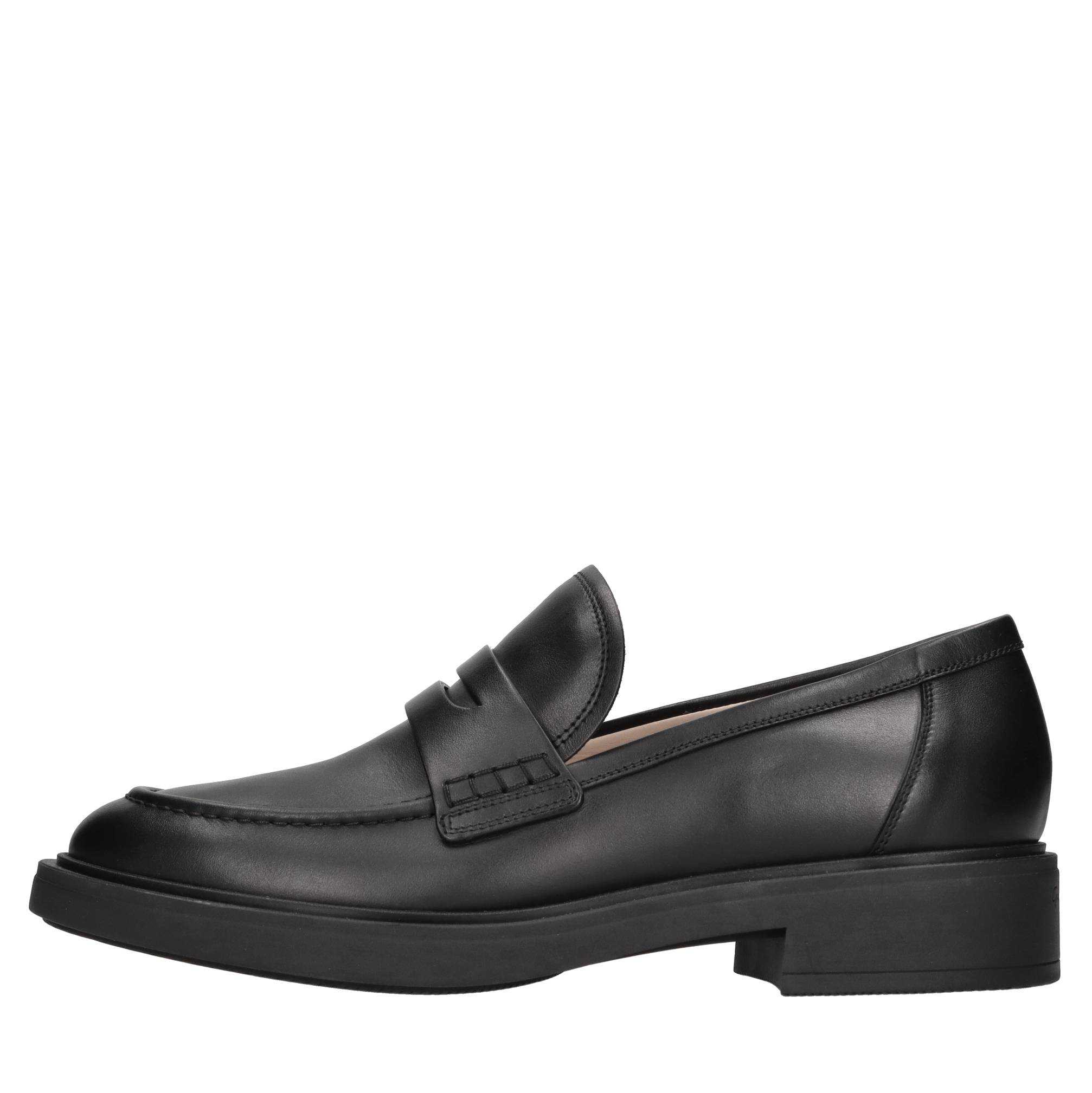 Gianvito Rossi Flat shoes Black