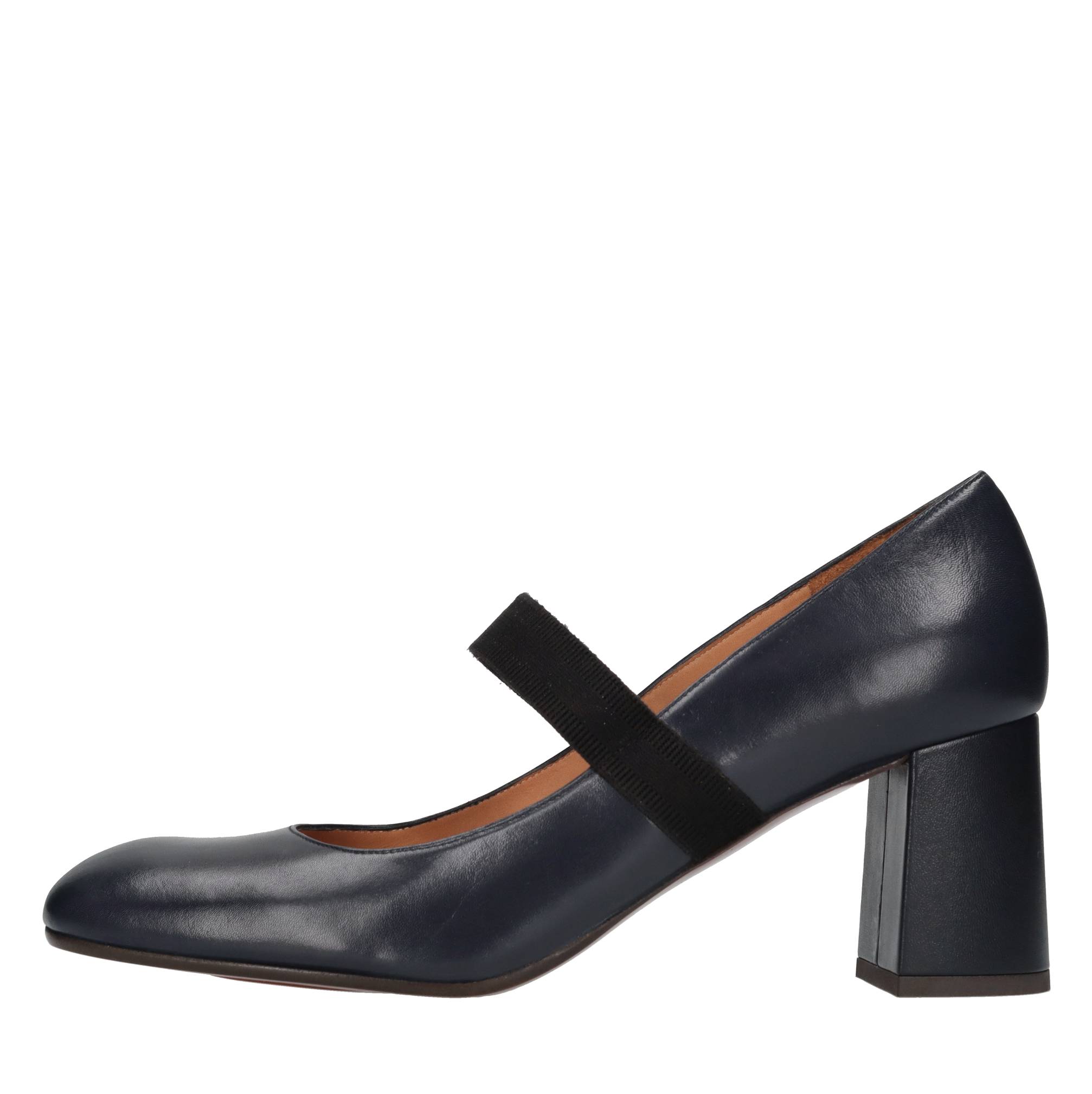 Chie Mihara Schoenen met blauwe hakken