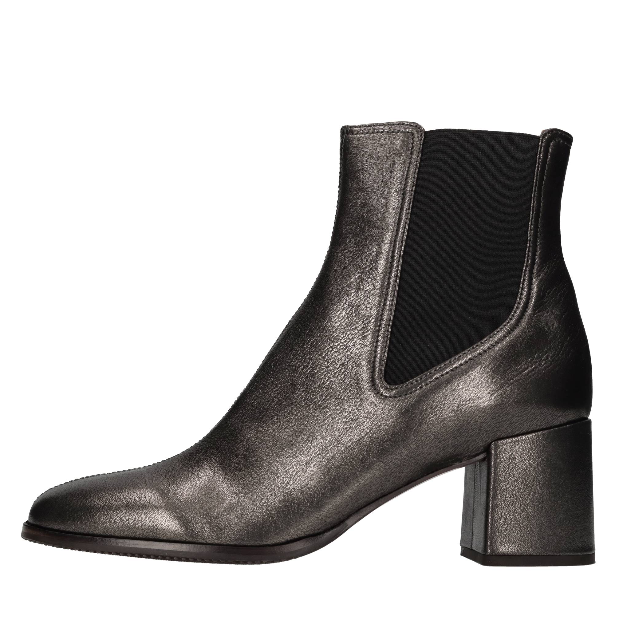Chie Mihara Boots In Grigio Metallici E Grigi
