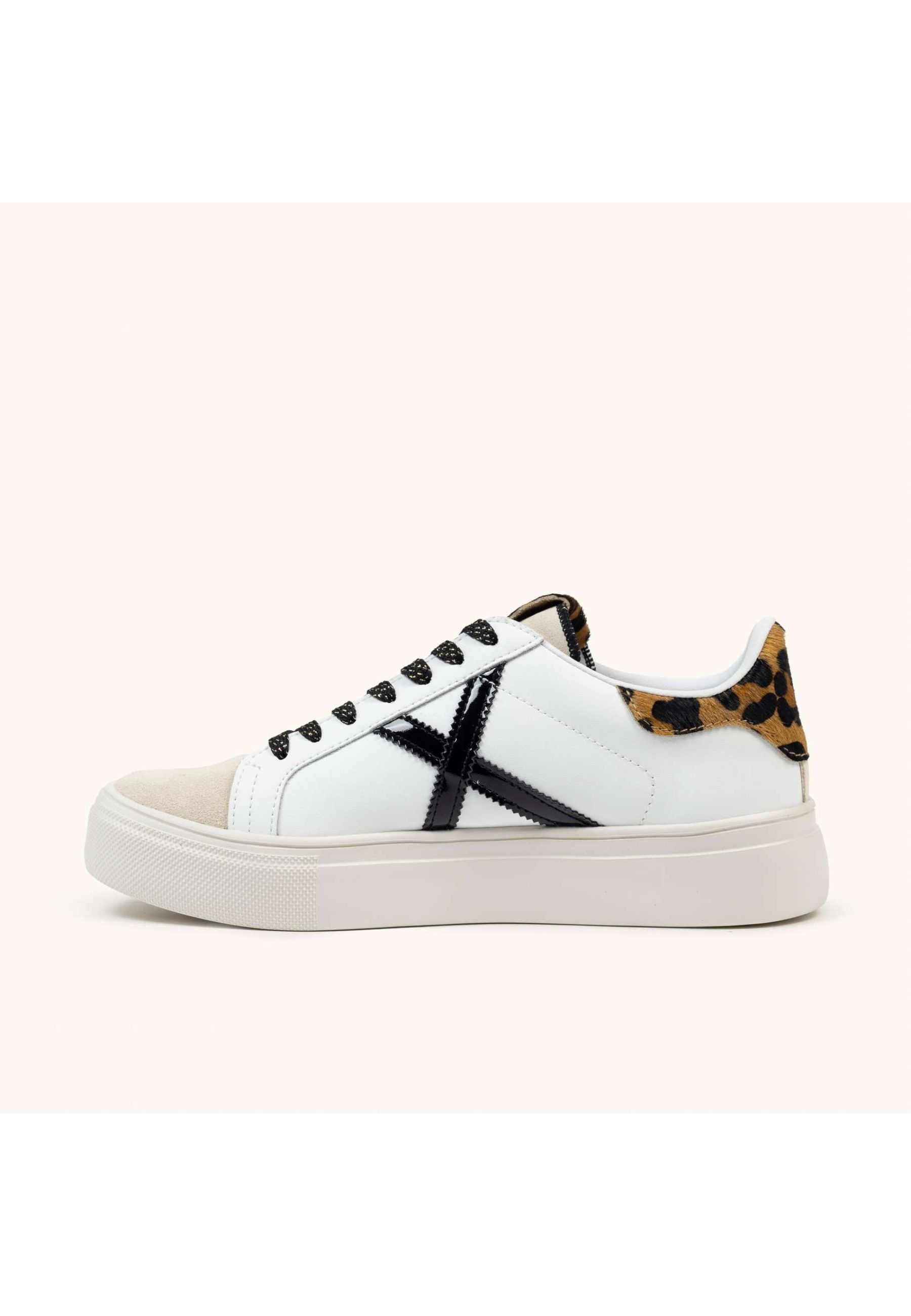 Munich Sneakers In White