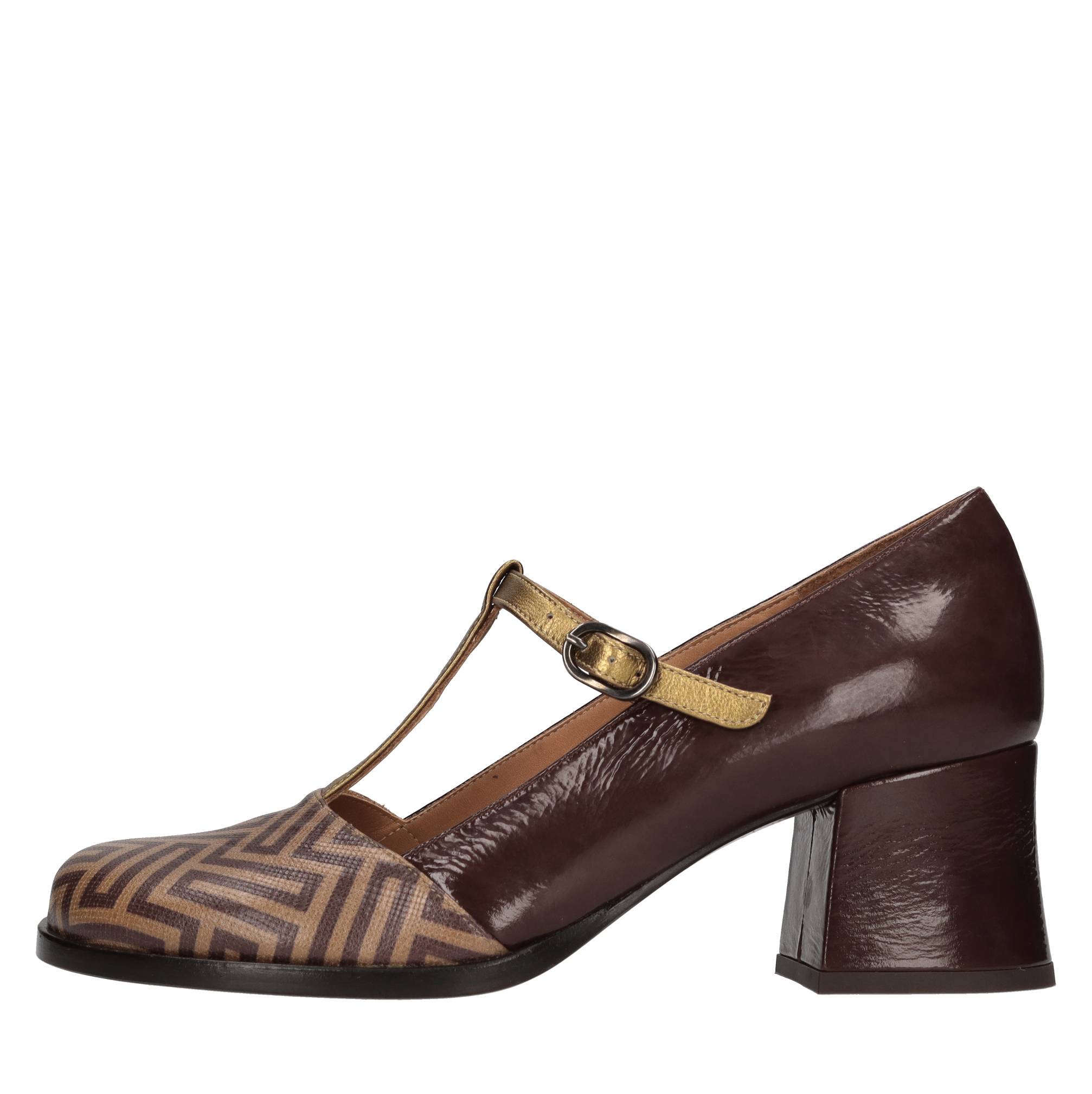 Chie Mihara Schoenen met bruine hakken