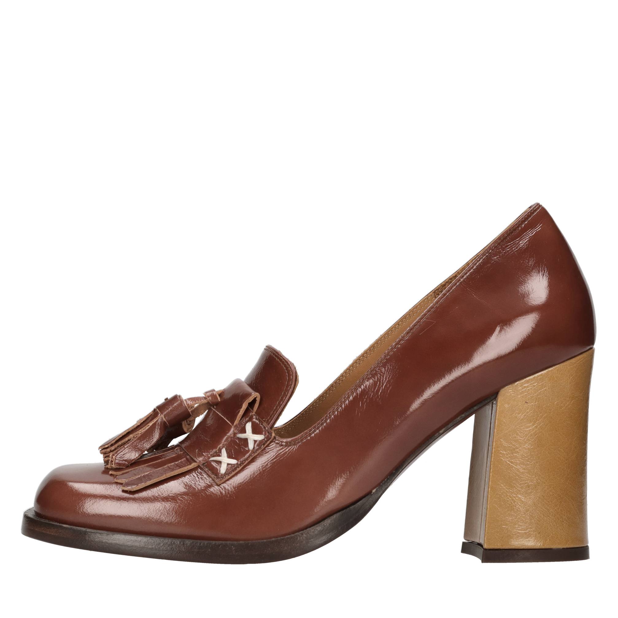 Chie Mihara Lage schoenen Bruin
